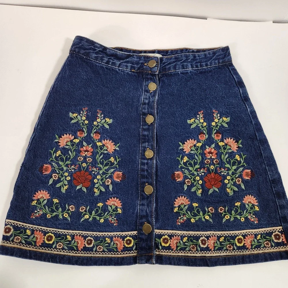 Embroidered Denim Mini Skirt M Floral Button Front Boho Western Cottagecore